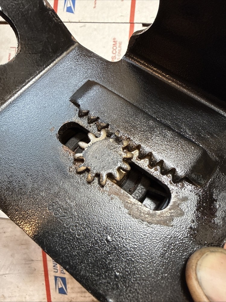 Mercruiser tensioner puller with bracket 862083