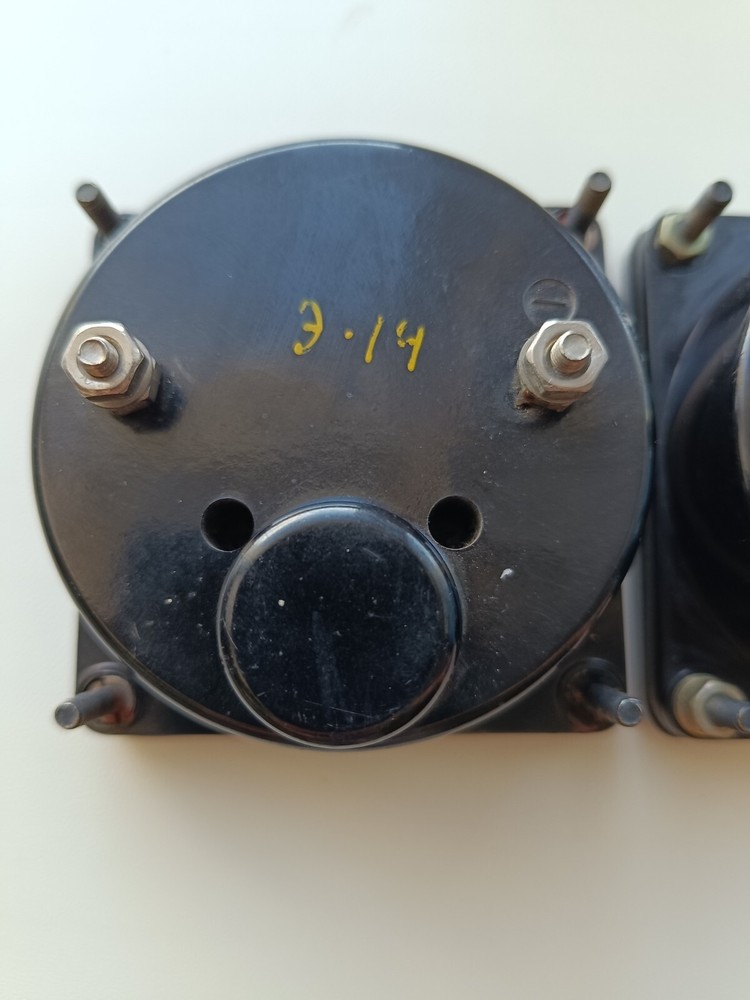 M42000 Voltmeter 0-50 Volt.2 pieces.Working.Good condition