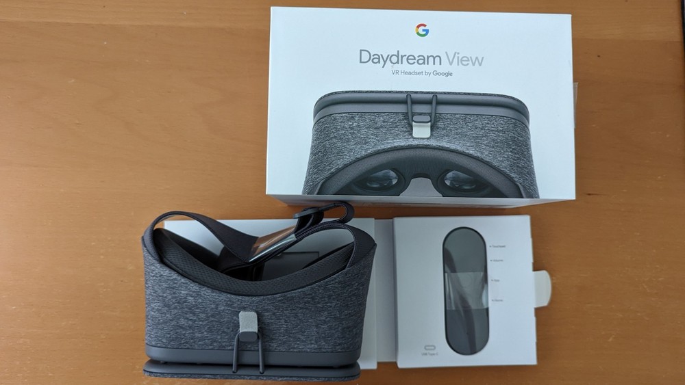Google Daydream View VR Headset