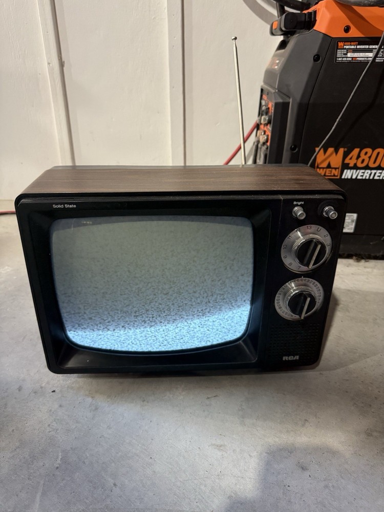 RCA AJR 120W Vintage Solid State Television 1982 Solid State Model AJR 120W