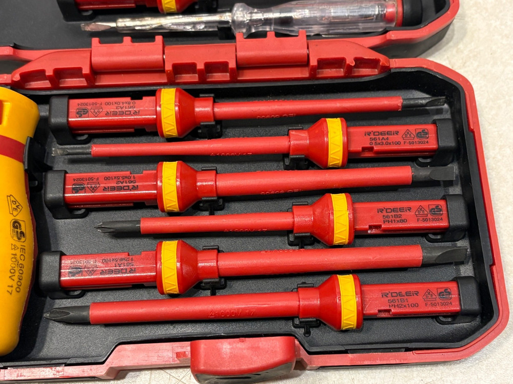 R'DEER 13 PC Insulated Screwdriver Set