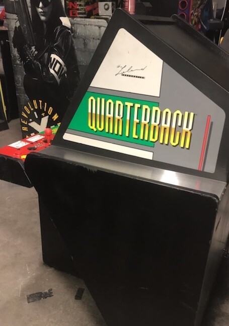 QUARTERBACK ARCADE MACHINE by LELAND 1987 (Excellent Condition) *RARE*