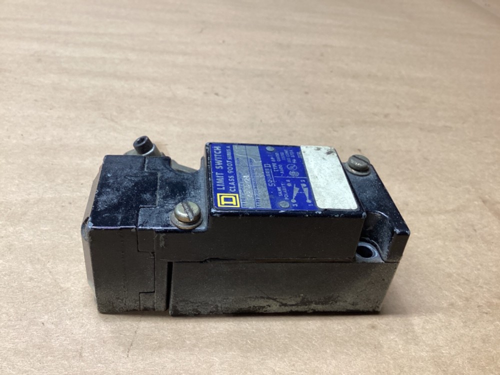 Square D AEQ2724 Limit Switch Class 9007 Series A. #122G63