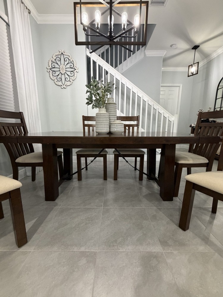 Dining Room Set – Excellent Condition