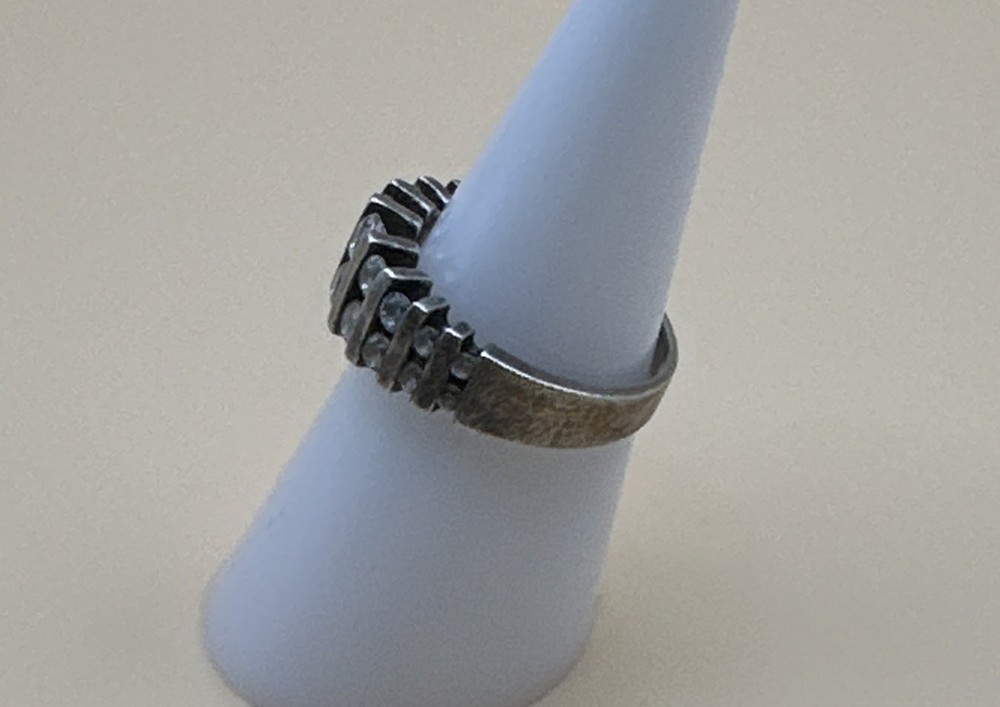 Vintage 925 Sterling Silver CZ Ring / Size 7