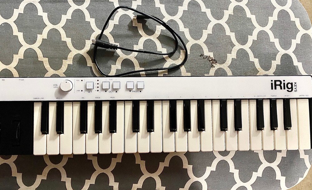 IK Multimedia N12553 iRig Keys 37-Key Mobile MIDI Keyboard Controller 