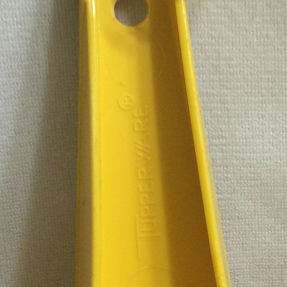 Tupperware Yellow 1 Quart Strainer/Colander #1200 Vintage