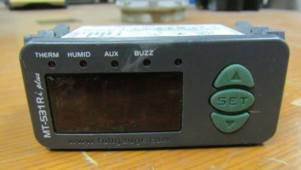 😎 FULL GAUGE MT-531RIL PLUS/01 TEMPERATURE & HUMIDITY CONTROLLER 12/24 VAC/DC