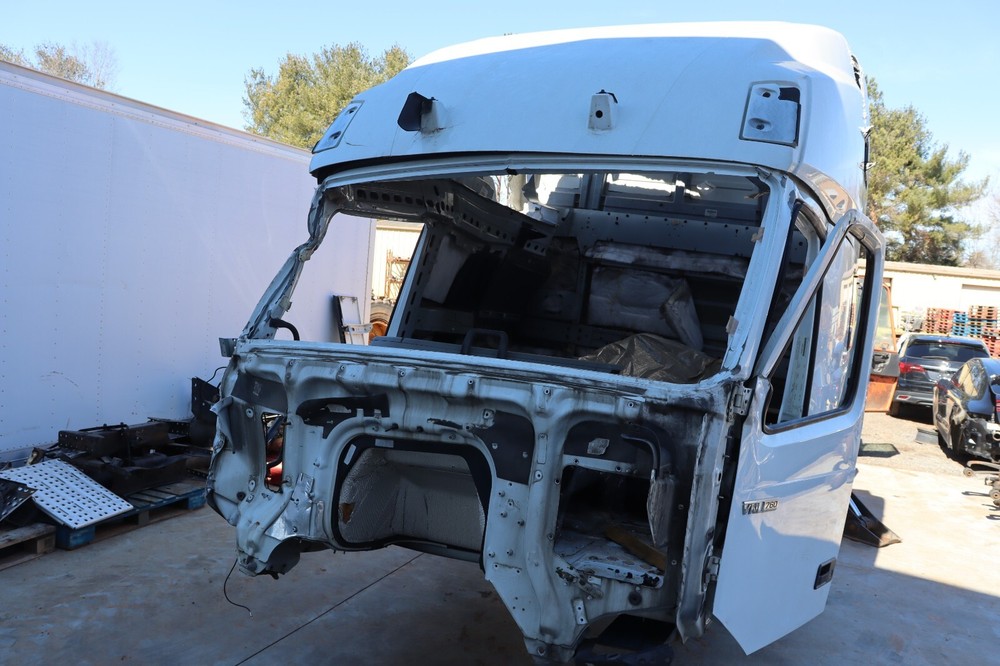2018-2024 VOLVO VNL 760 SLEEPER CAB FRAME WHITE OEM