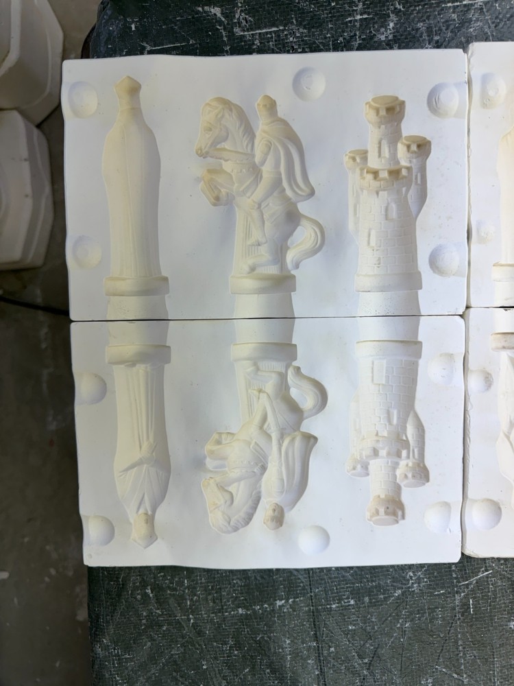 VINTAGE ALBERTA CERAMIC MOLD #A-13 A/B/C CHESS SET