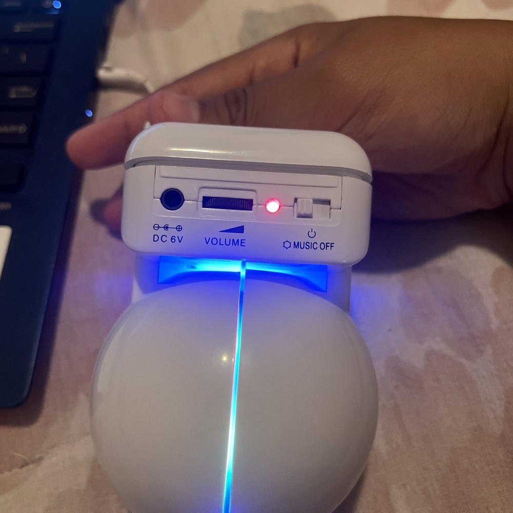 Portable Wired Speaker White Ball Folding Flashing Multicolor Lights