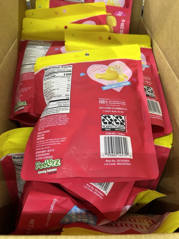 BULK - (28) 8oz Peelable Banana Candy!
