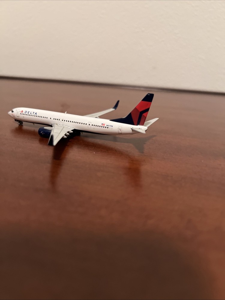 Delta 737-800 1:400 Scale