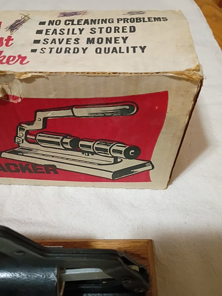 VINTAGE GEM DANDY NUT CRACKER with box B20