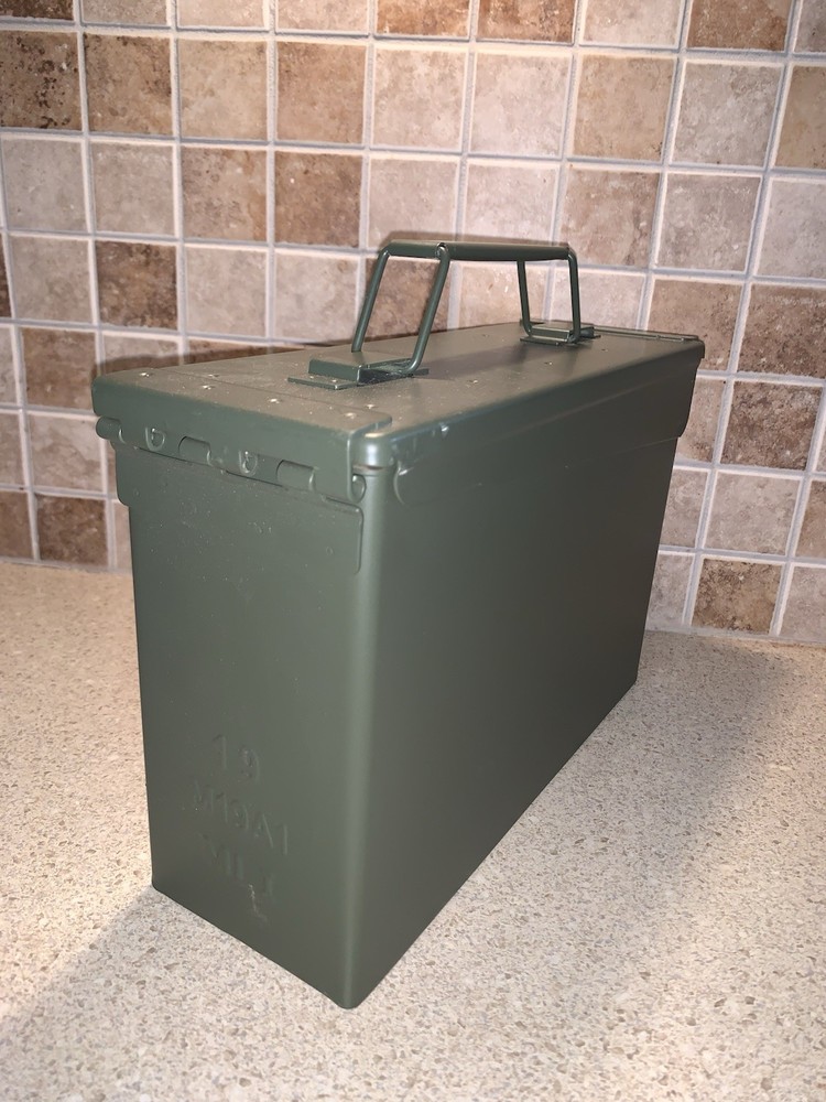 m19A1 19 ammo can. Excellent Condition. Solid Metal, NOT Thin.