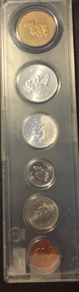 1995 canadian mint set in hard plastic case