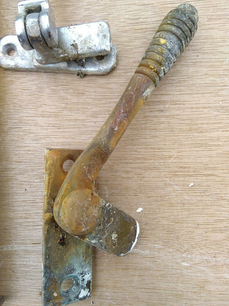 2 window handles / levers / openers / latch L1306f