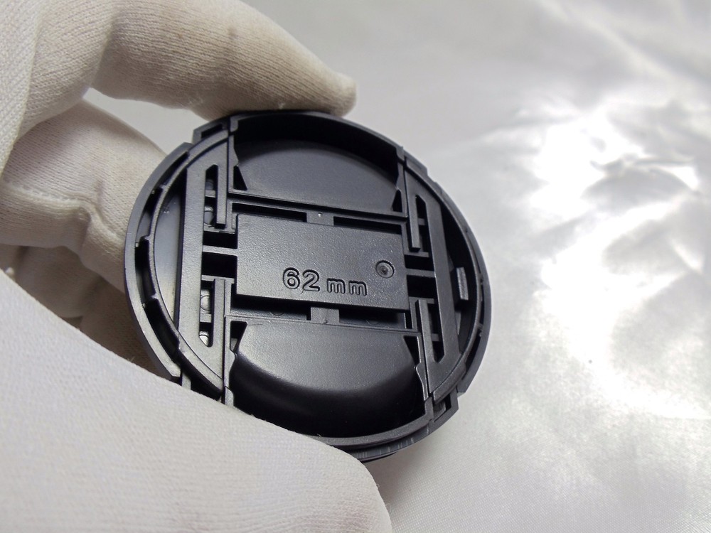 Generic brand 62mm lens front cap (snap on type)