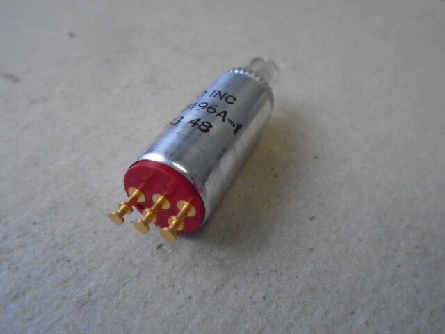 1 EA NOS TEC INC. RED PANEL INDICATOR LIGHT P/N: L-8196A-1