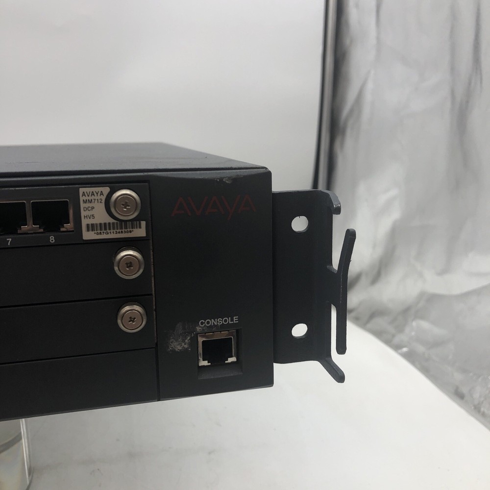 Avaya G700 Media Gateway Powers On