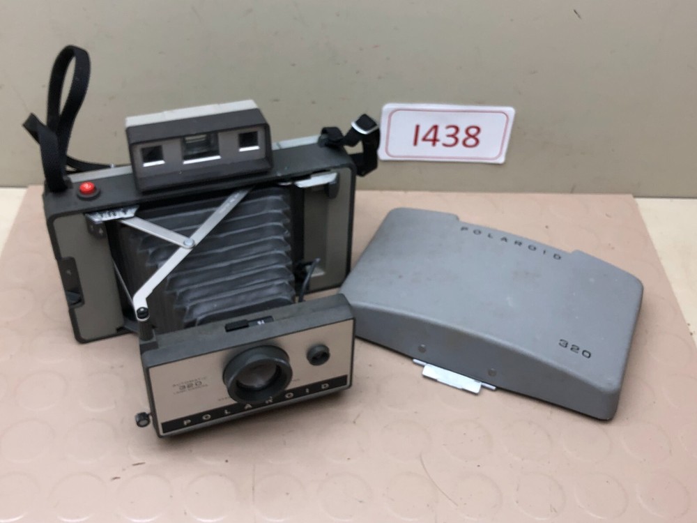 VINTAGE POLAROID 320 AUTOMATIC LAND CAMERA
