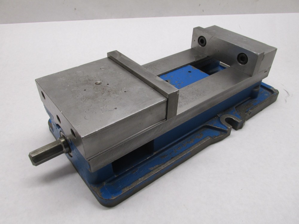 KURT ANGLOCK 6" MILLING MACHINE VISE w/ JAWS & HANDLE - #D675