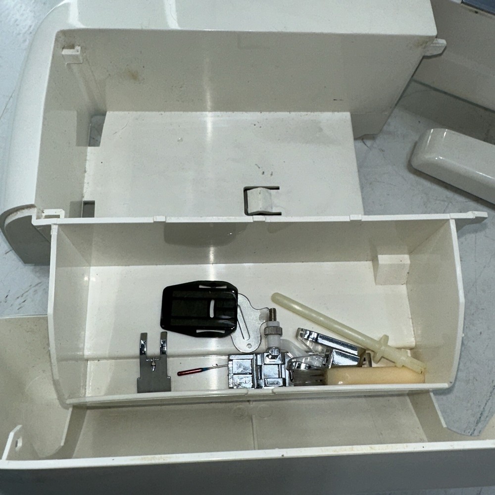 Singer 8763 Curvy Electronic Sewing Machine Read Description