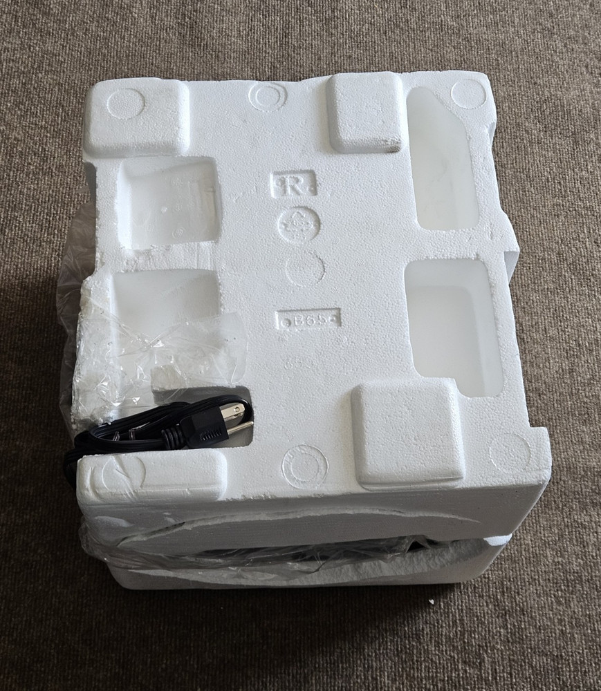 Keurig Single Cup Brewing System Coffee Maker Model B40 NOB