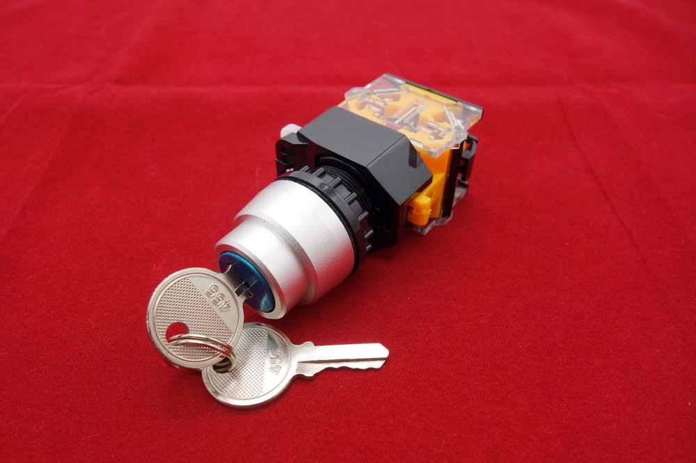 1PC Cutout 22MM Key Selector Switch 3 Position Maintained select switch LAY38/39