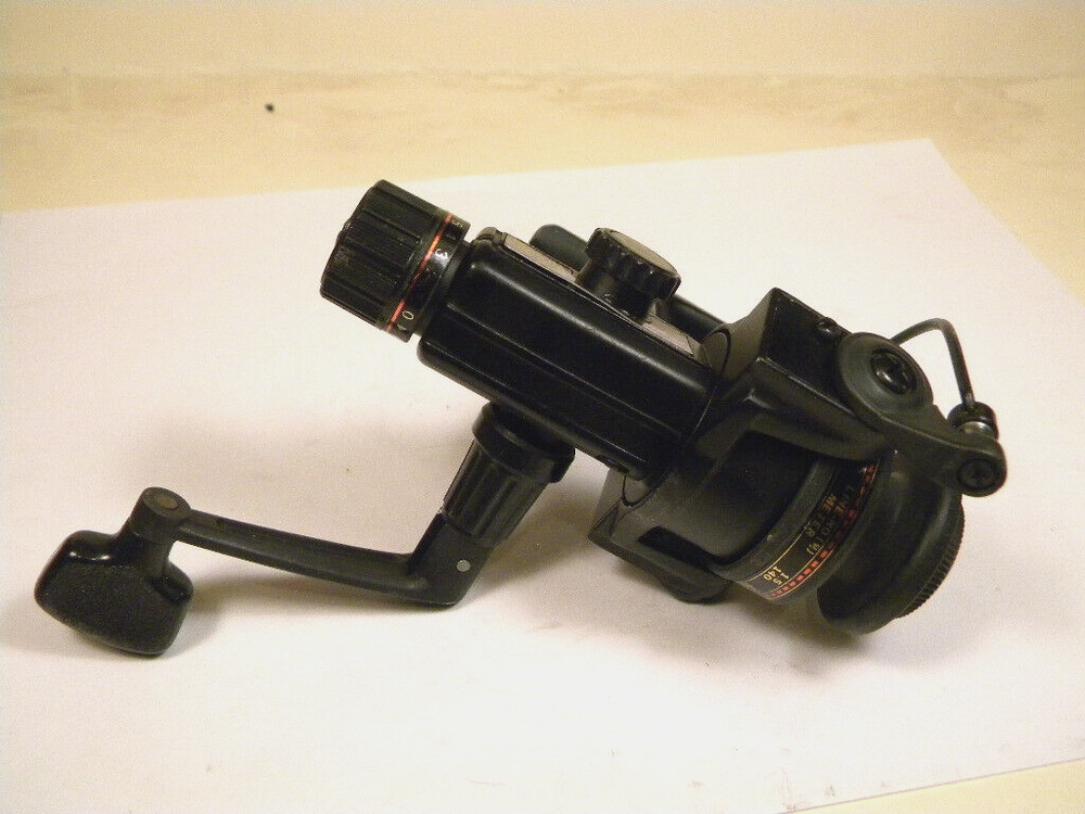 Vintage Suzumi Maxcel 700RD spinning reel