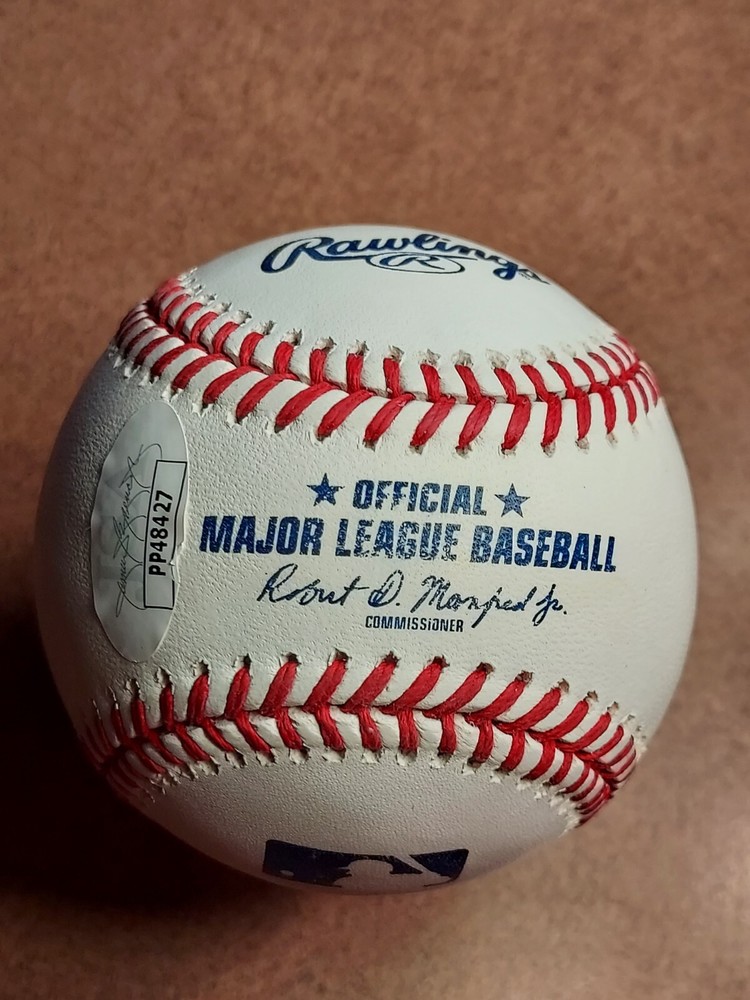 MAXIMO ACOSTA AUTOGRAPHED BASEBALL ON MLB BALL. JSA CERT