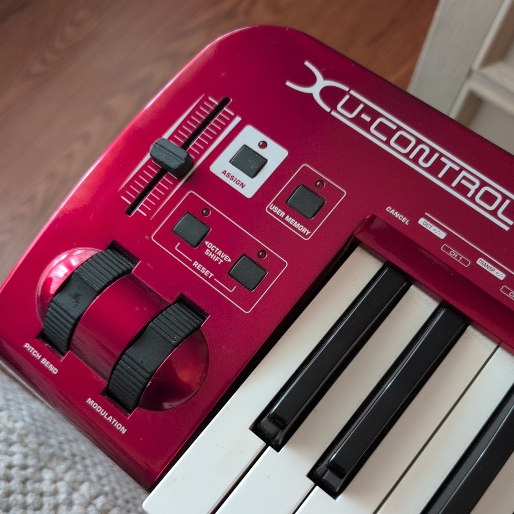 Behringer UMX490 Midi Controller Keyboard