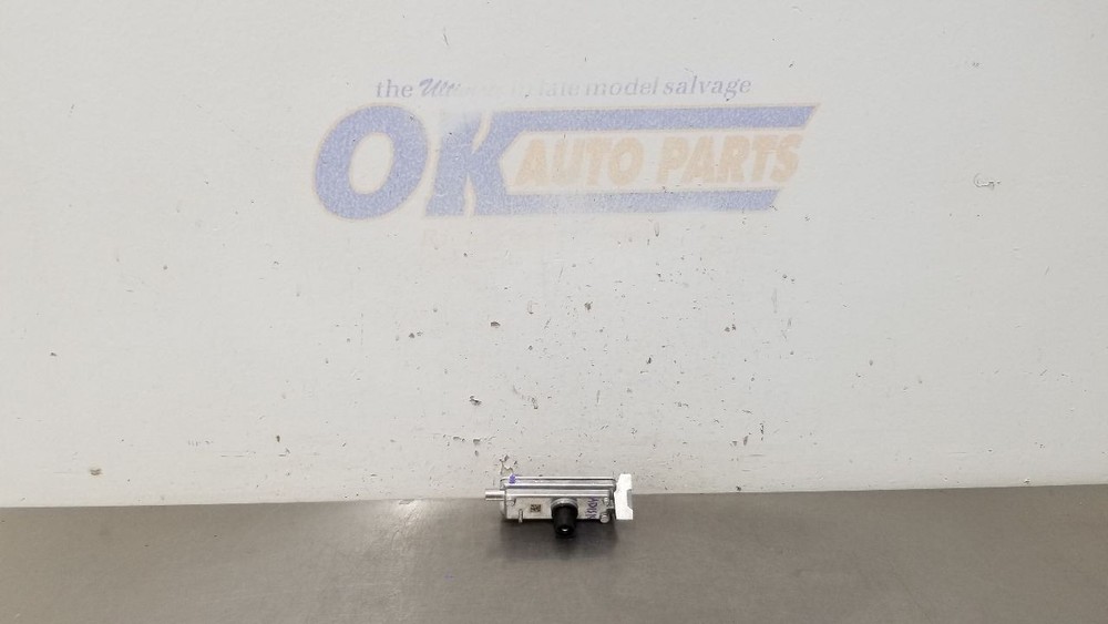 25 DODGE RAM 1500 WINDSHIELD MOUNTED CAMERA 68567267AA
