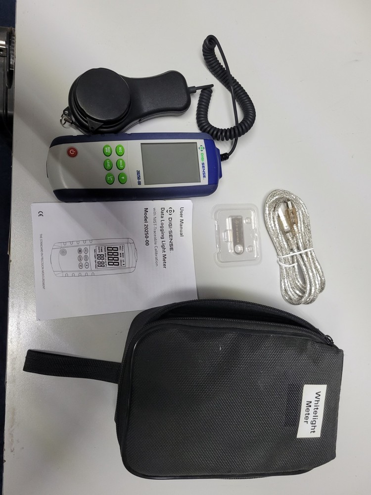 Digi-Sense 20250-00 Data Logging Light Meter works great!