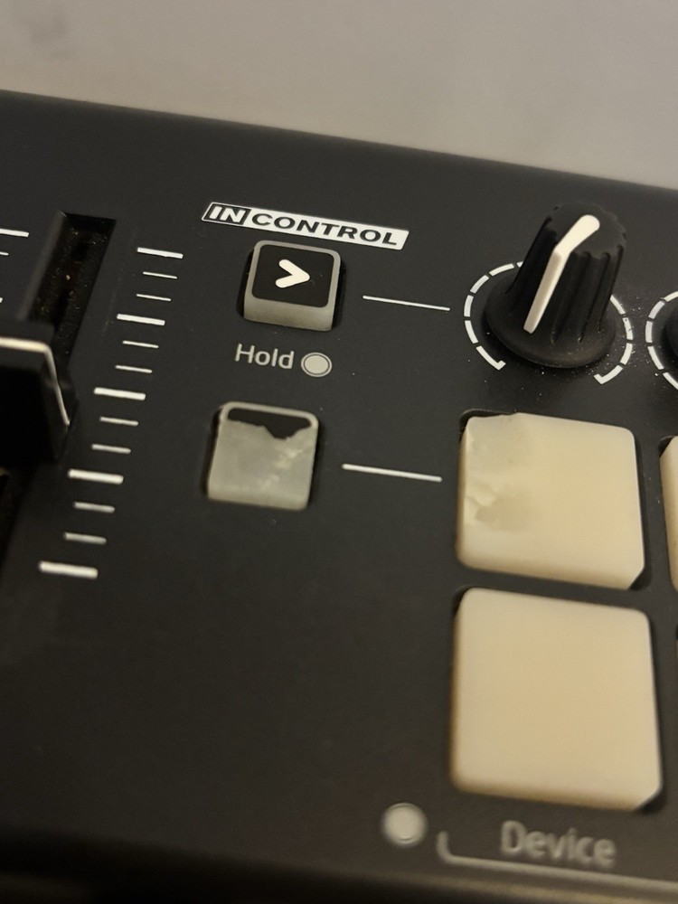 Novation Launchkey Mini MK2 Midi Keyboard Controller 25-Key READ DESCRIPTION