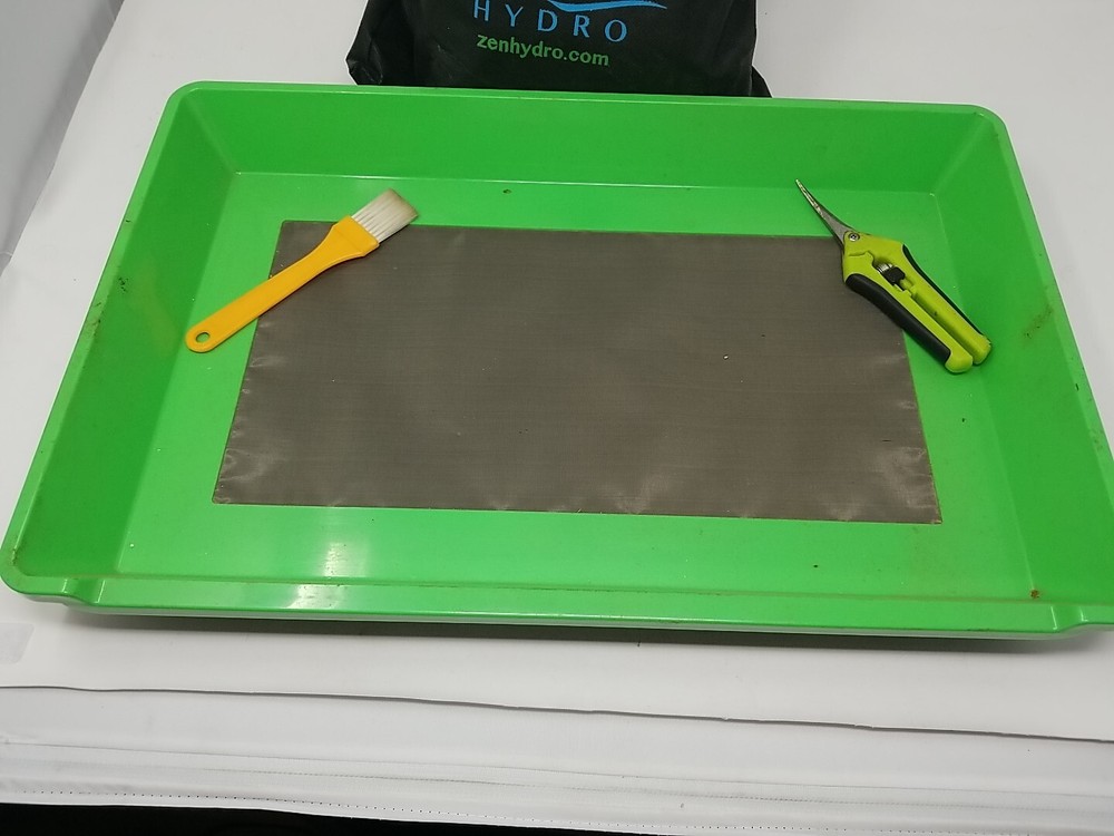 Trimming Tray , 5 Bubble hash Bags Lot
