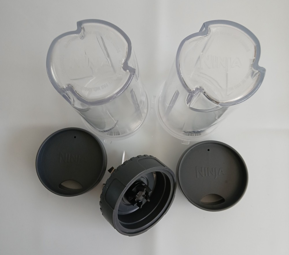 *New* Ninja 5pc Single Serve Set. 2- 16oz Cups & Lids & Extractor Blade Assembly
