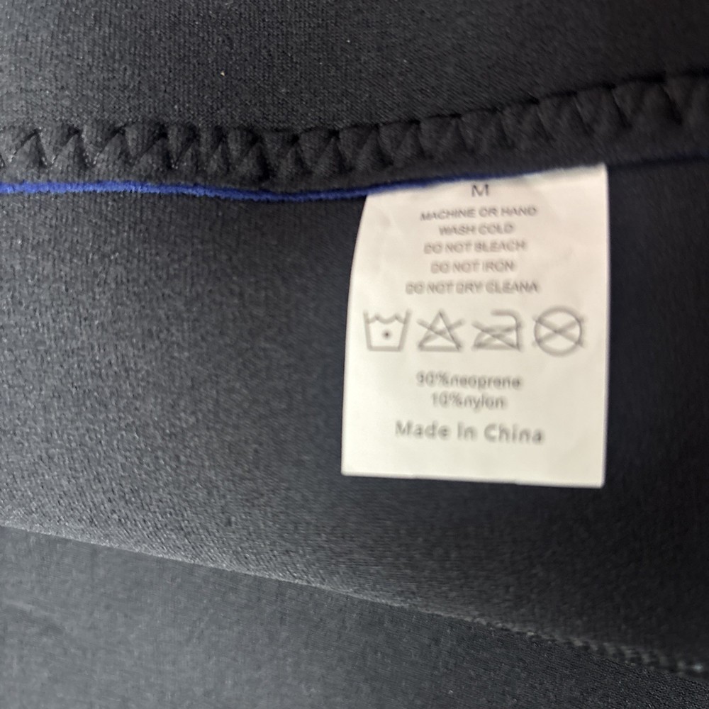 Child’s Wet Suit Top Size Medium Blue (B-1)
