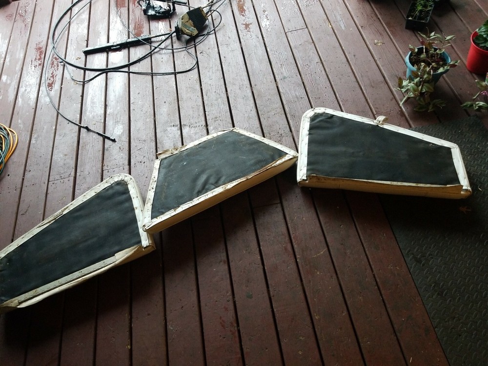 Z7 1992 Crownline 182 front seats