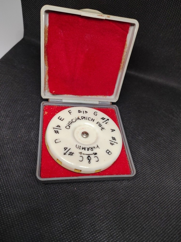 Pyramid Chromatic A-440 13 Notes Made in West Germany with original Case