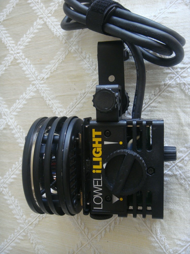 LOWEL- LIGHT With 2 Bescor Battery Packs.