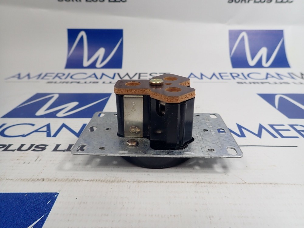 EAGLE 1263-BOX RECEPTACLE 30A 125V 2 POLE 3 WIRE