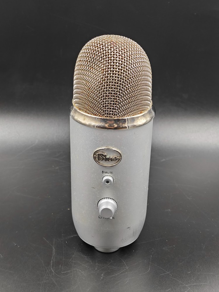 Blue Yeti USB Microphone 5.0V 500mA Silver Used Working