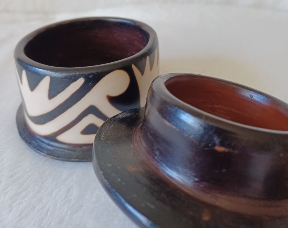 Peruvian Chulucanas Lidded Pottery Jar Signed 3.5"