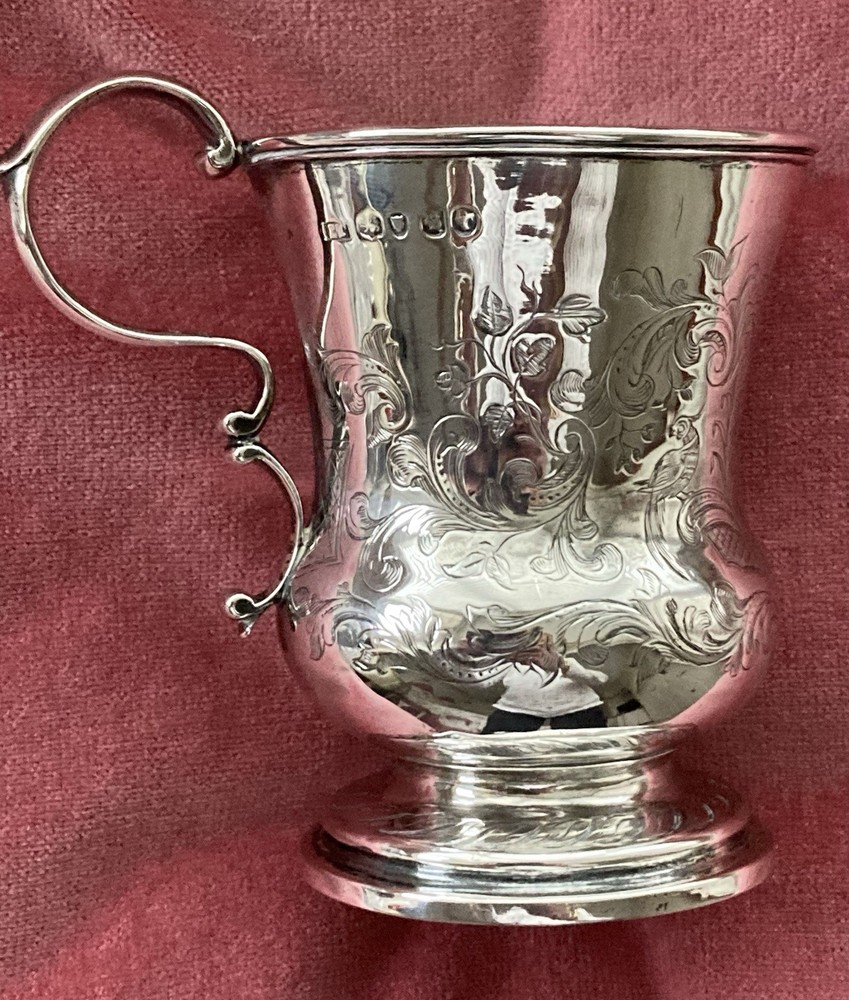 Antique Solid Silver Christening cup with Birds & Scroll engravings 126.2g