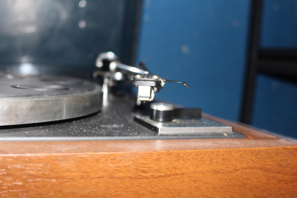 Sanyo TP-1800 Turntable - Missing 1 hinge