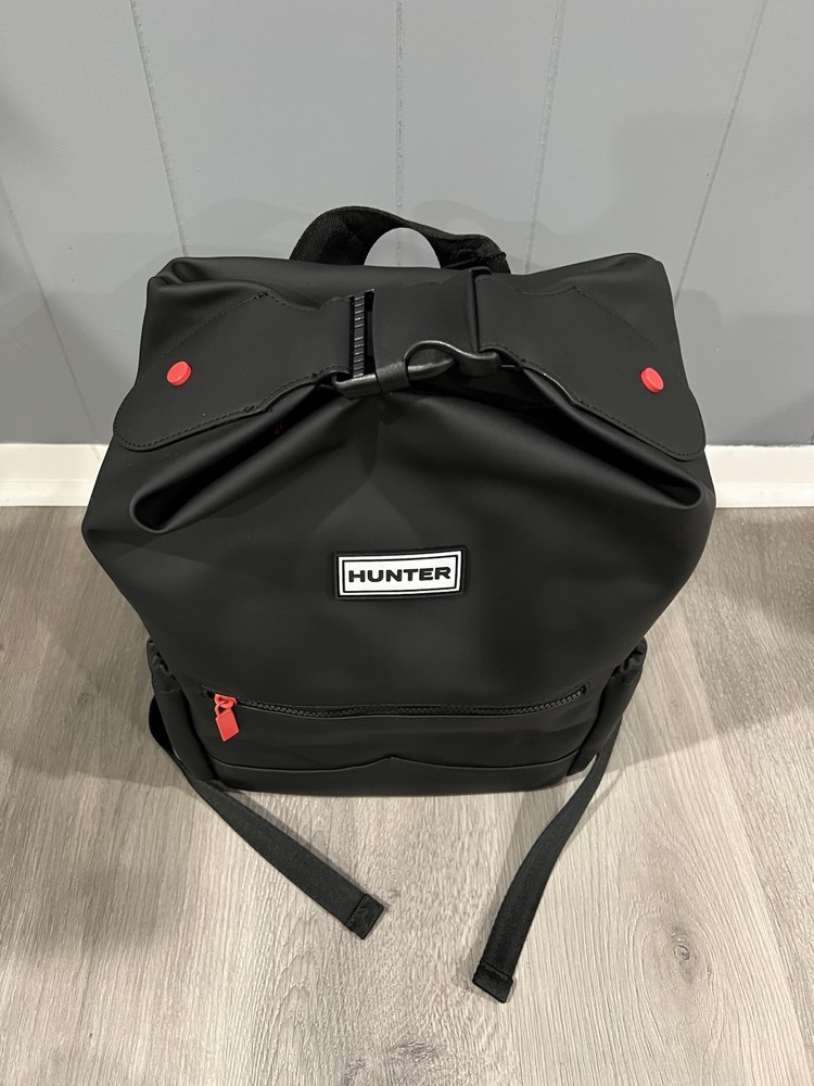 HUNTER Top Clip Backpack Smooth Black with Red Zipper