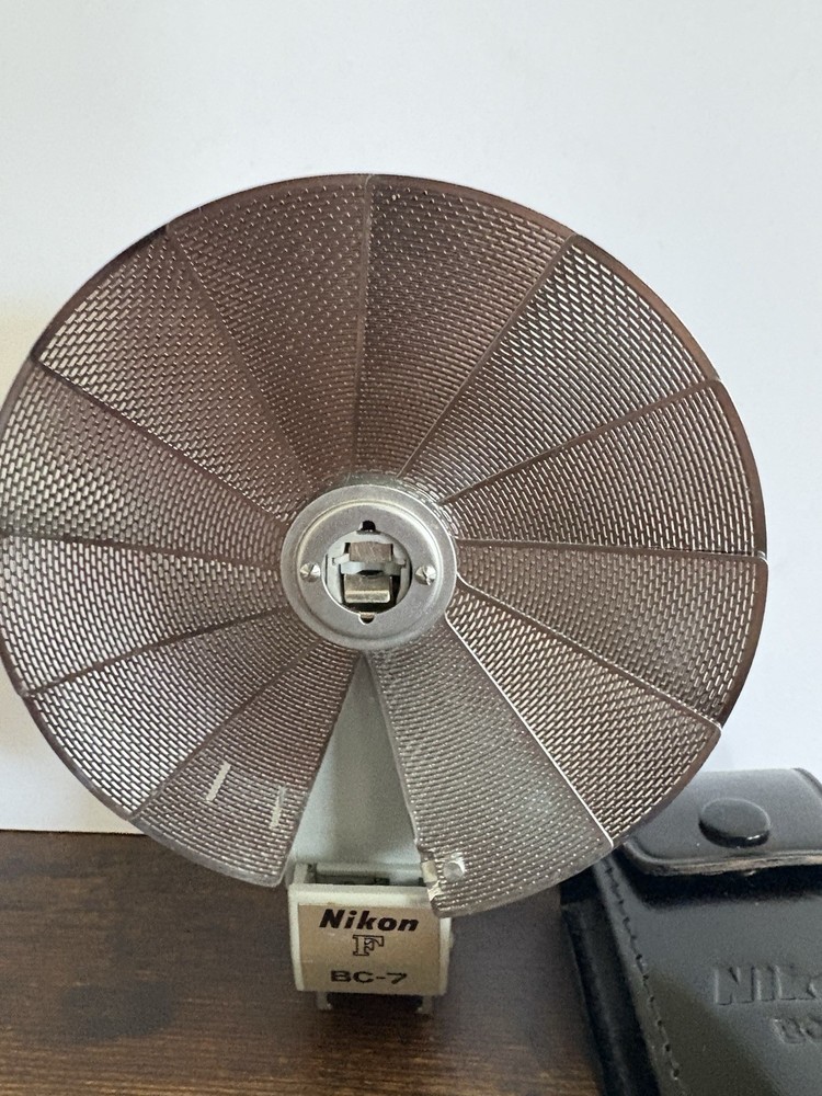 Nikon F Camera Flash Unit Model BC-7 in Original Case Untested