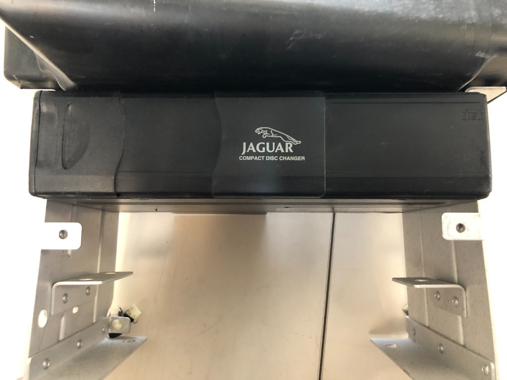 1998-2003 JAGUAR XJ8 COMPACT DISC AUTO CHANGER