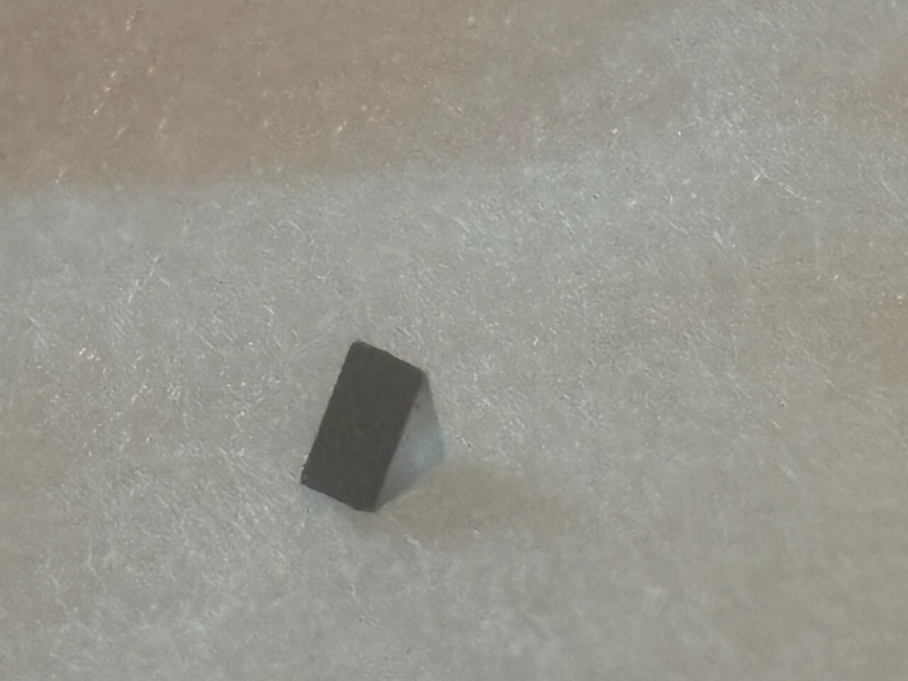 Edmund Optics Laser 2 mm prism